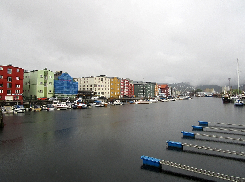 Hafen vor dem Bahnhof von Trondheim