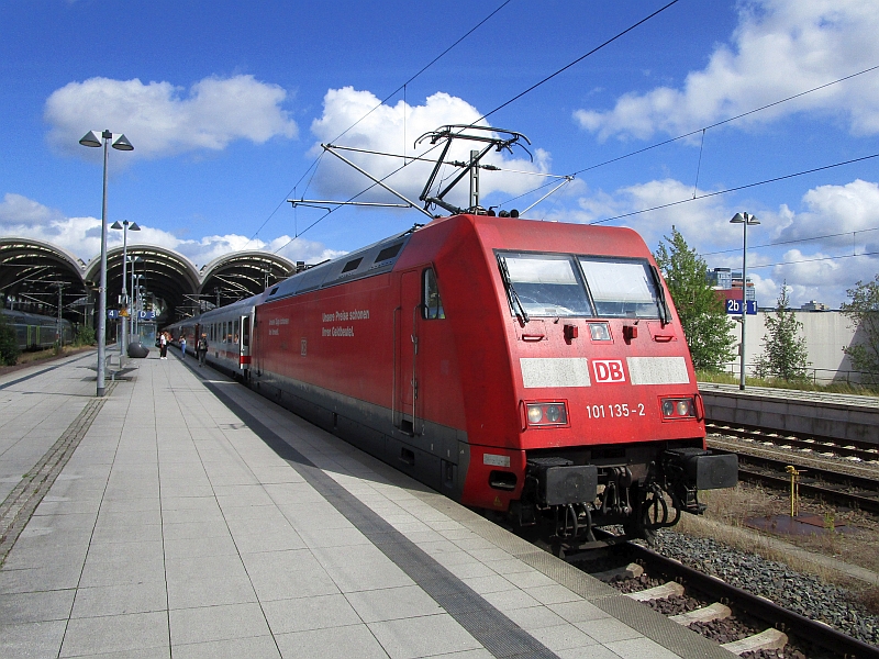 Intercity im Hauptbahnhof Kiel