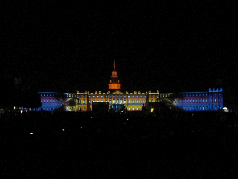 Illuminierte Fassade des Karlsruher Schlosses