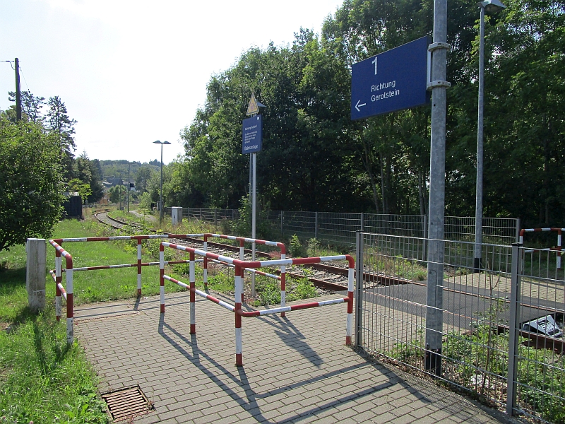 Zugang zum Bahnsteig des ehemaligen Touristenverkehrs nach Gerolstein