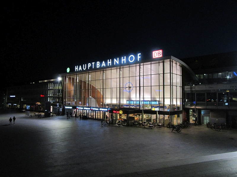 Hauptbahnhof Köln am frühen Morgen