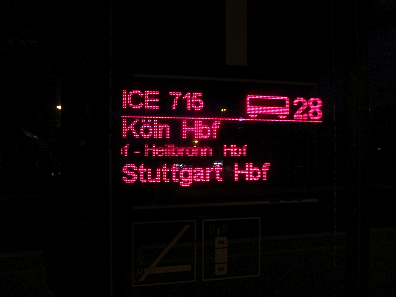 Zuglaufanzeige des ICE 715 Köln-Stuttgart