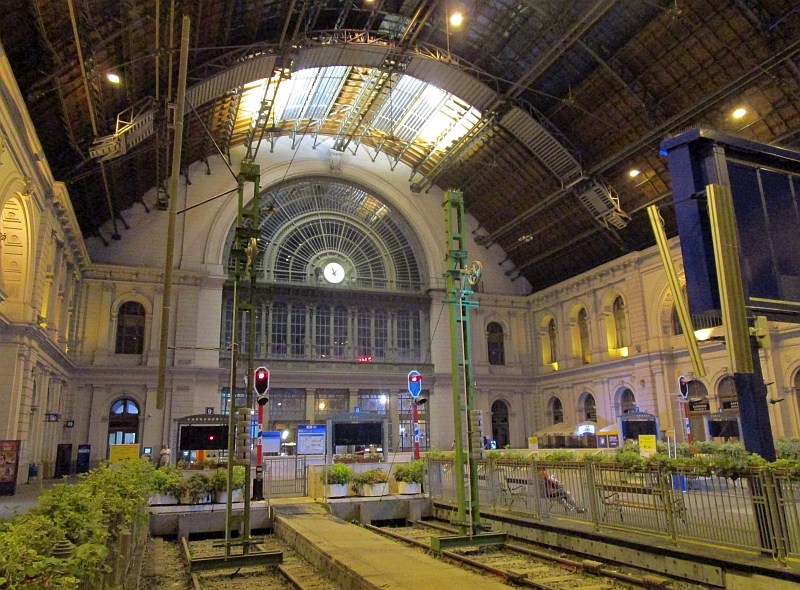 Abendstimmung am Bahnhof Budapest-Keleti
