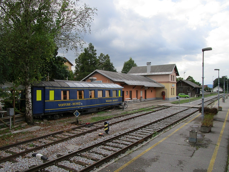 Ehemaliger jugoslawischer Speisewagen am Bahnhof Kamnik