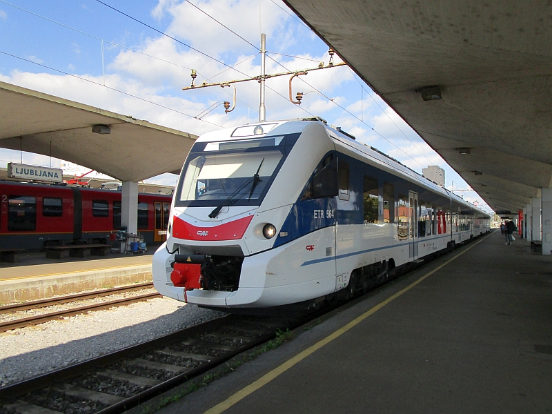 Italienischer Triebzug vom Typ ETR 564 im Bahnhof Ljubljana