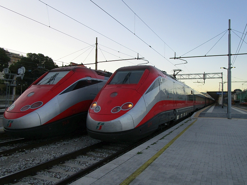 Frecciarossa-Hochgeschwindigkeitszüge im Bahnhof Triest