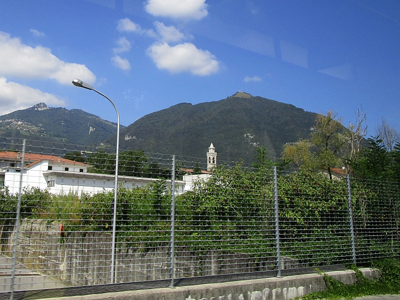 Blick von der Bahn zum Monte Rena