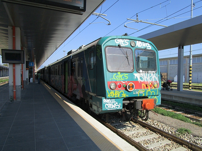 Elektrotriebzug des Typs ALe 582 im Bahnhof Bergamo