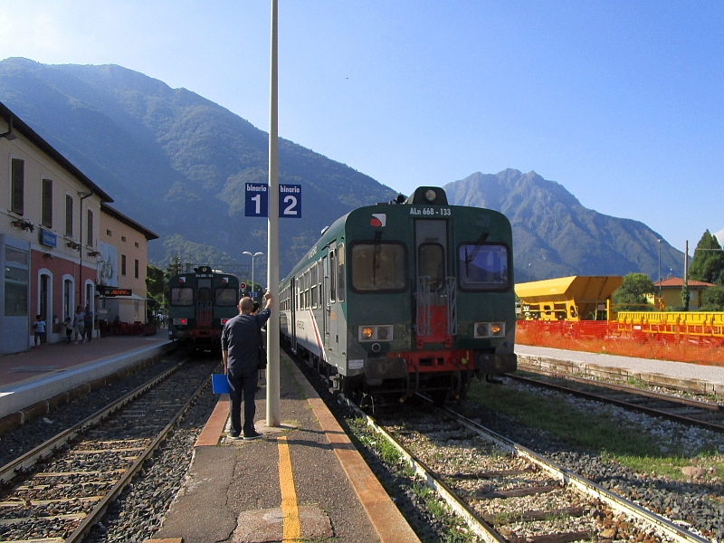 ALn 668-Triebzug im Bahnhof Pisogne