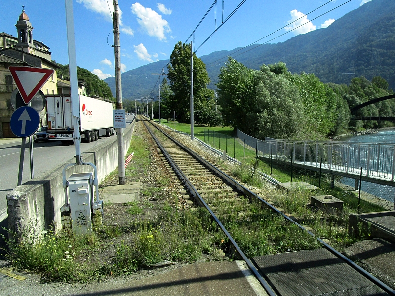 Fahrt mit dem Bus in Tresenda an der Bahnstrecke Mailand-Tirano