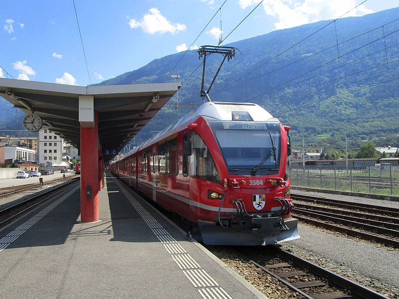 Allegra-Triebzug im Bahnhof Tirano