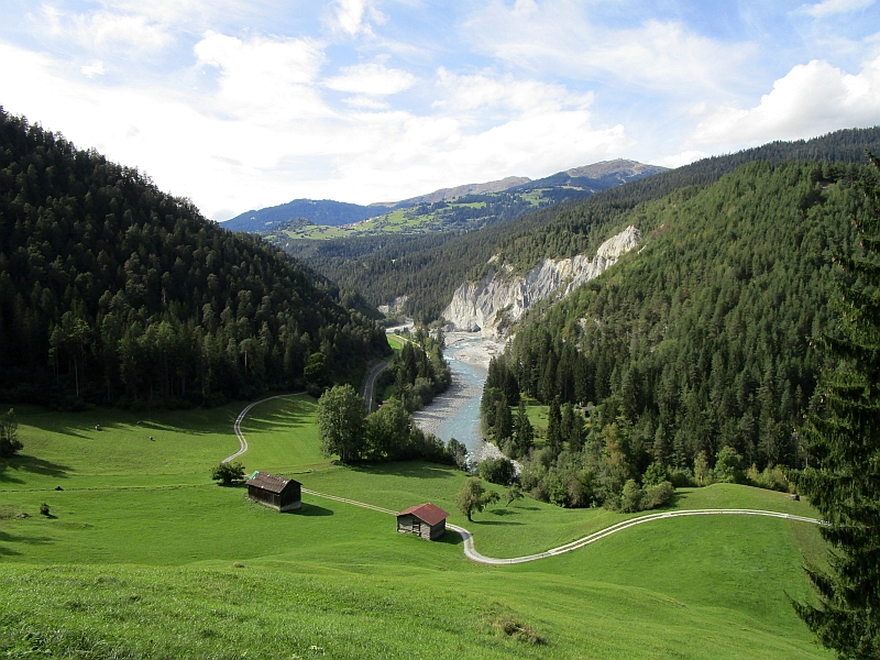 Blick vom Wanderweg ins Rheintal