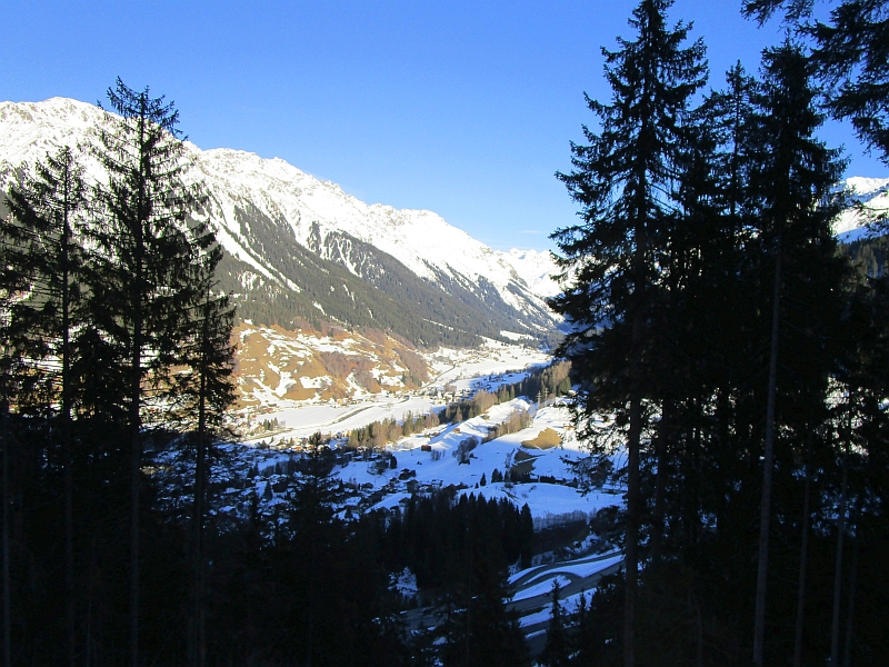 Blick ins Tal bei der Fahrt von Klosters nach Davos