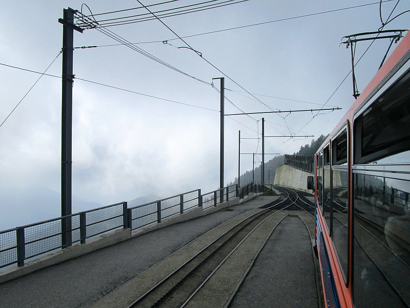 Fahrt aus der Bergstation der Monte-Generoso-Bahn