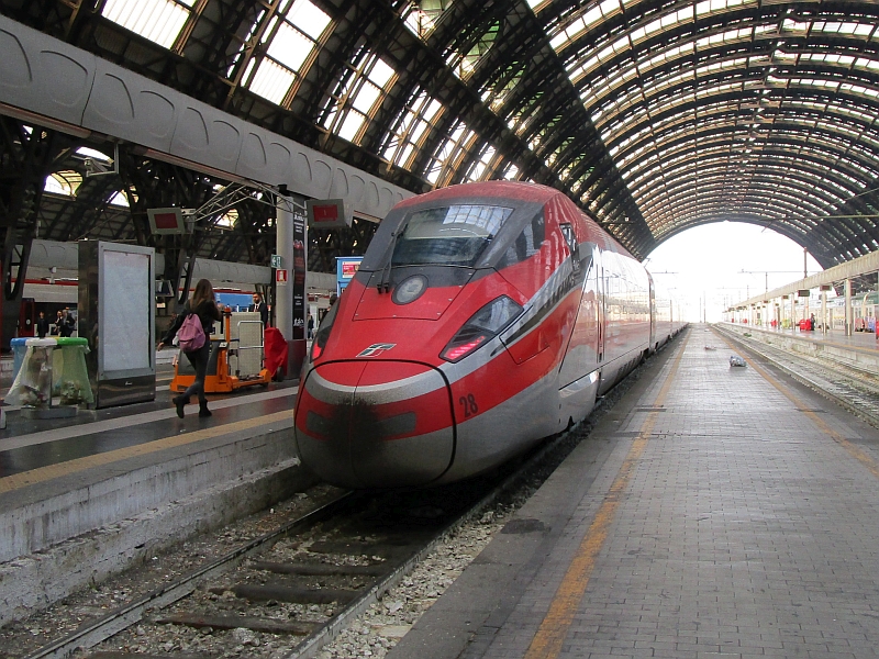 Frecciarossa-Zug im Bahnhof Milano Centrale