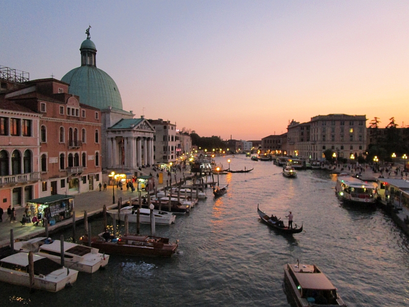 Blick von der Ponte degli Scalzi über den Canal Grande in Venedig