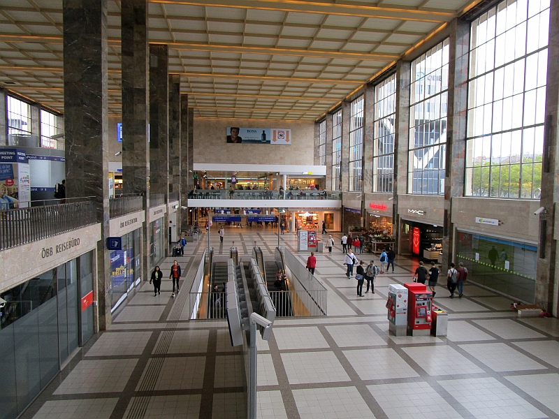 Bahnhofshalle Westbahnhof Wien