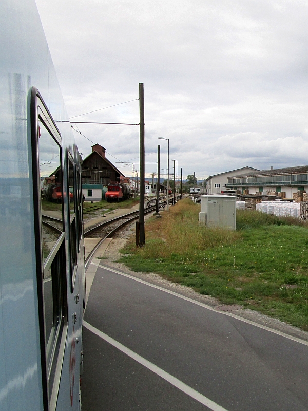 Einfahrt in den Bahnhof Eferding