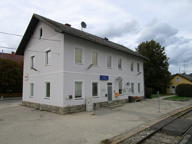 Empfangsgebäude des Bahnhofs Aschach