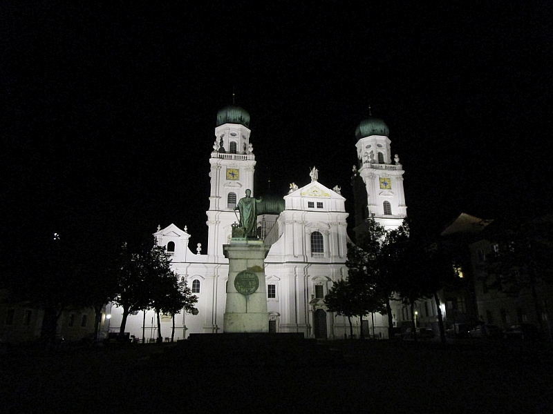 Dom St. Stephan Passau bei Nacht