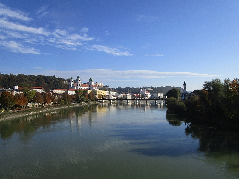 Blick vom Innsteg zur Altstadt von Passau