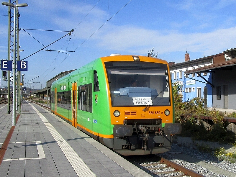 Regioshuttle-Triebwagen der Waldbahn zur Fahrt auf der Ilztalbahn