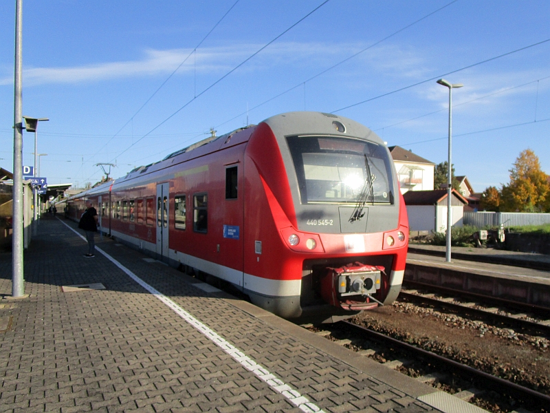 Elektrotriebzug der Baureihe 440 zur Fahrt von Plattling nach München