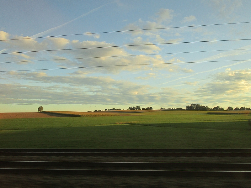 Blick aus dem Zugfenster zwischen Augsburg und Ulm
