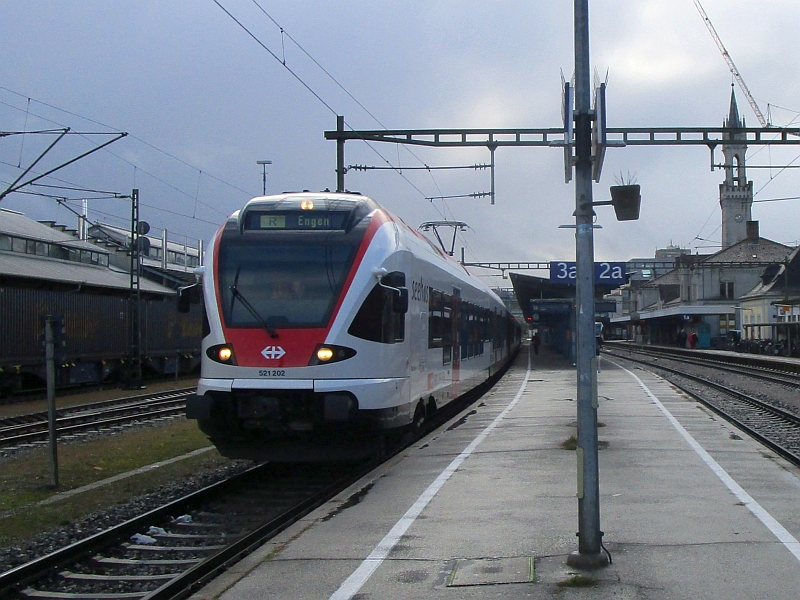 Seehas-Zug im Bahnhof Konstanz