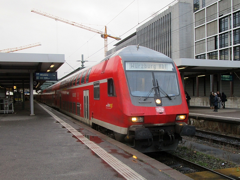 Doppelstocksteuerwagen am Regional-Express Stuttgart-Würzburg