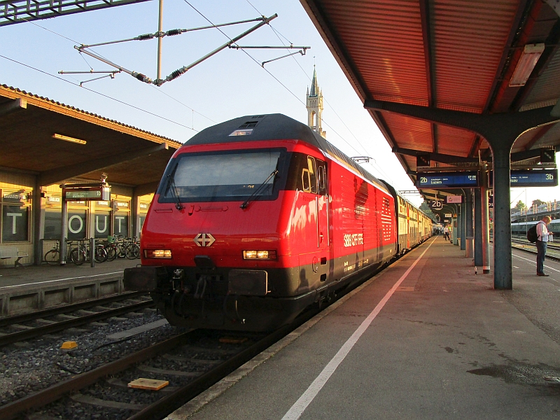 IC2000-Doppelstockzug der SBB im Bahnhof Konstanz