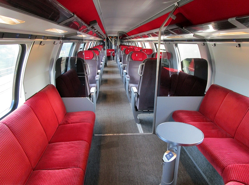 Erste Klasse im nicht modernisierten IC2000-Doppelstockzug