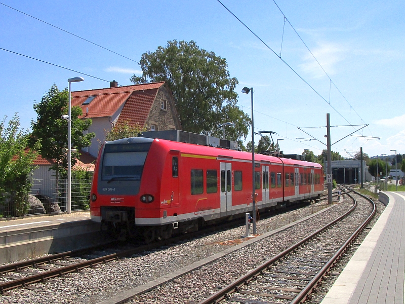 Elektrotriebzug der Baureihe 426 in Dettenhausen