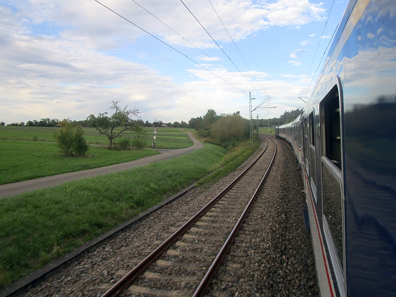 Blick aus dem Zugfenster auf der Neckarbahn
