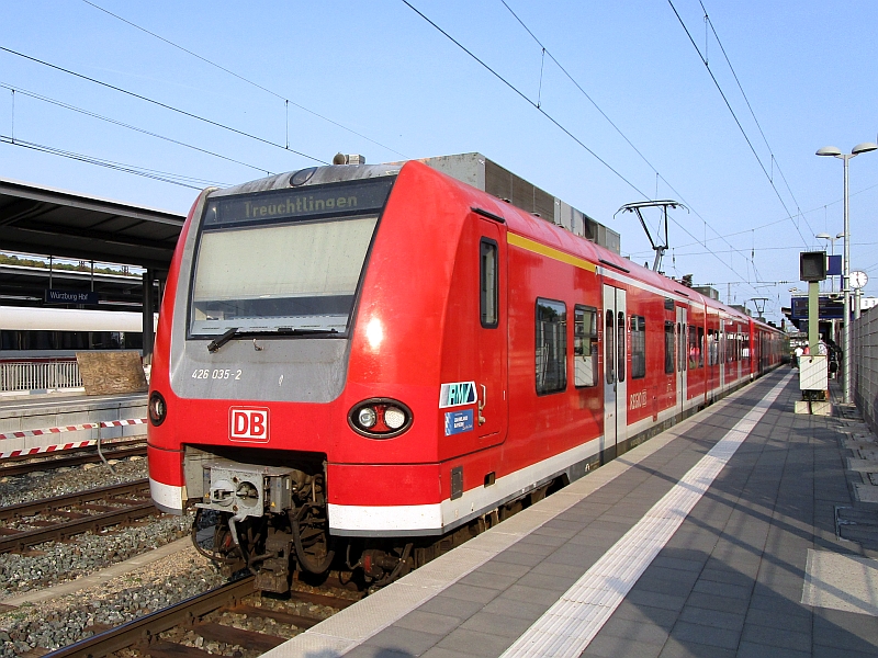 Triebzüge der Baureihen 425 und 426 im Hauptbahnhof Würzburg