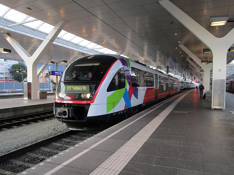 Desiro-Triebzug Baureihe 642 der Deutschen Bahn im ÖBB-Design