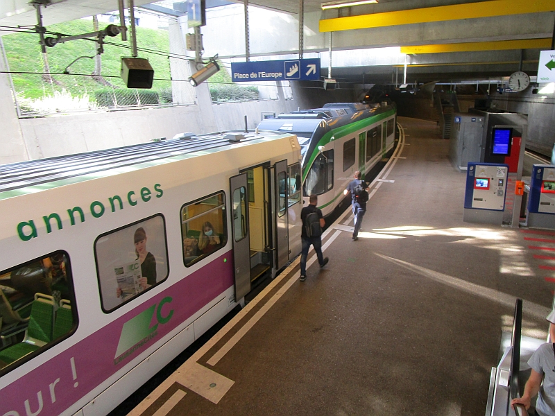 Zug an der Endstation Lausanne-Flon