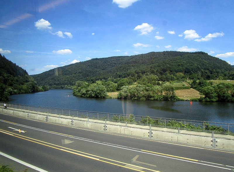 Fahrt am Neckar