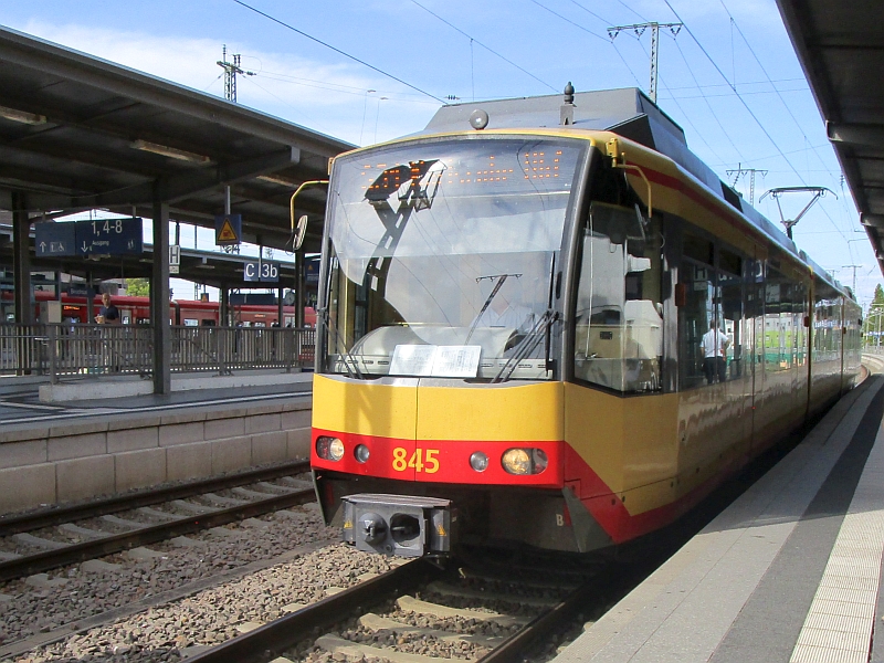 Stadtbahnzug der AVG in Bruchsal