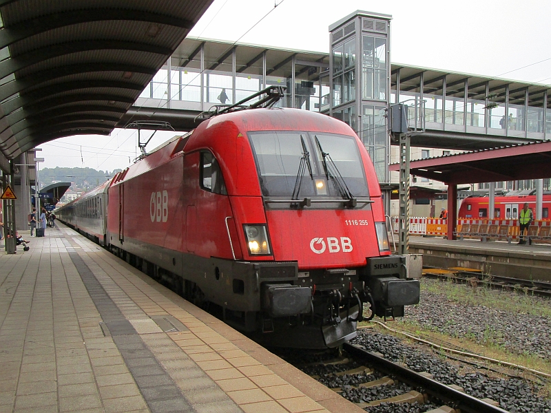 Einfahrt des Eurocity 113 'Blauer Enzian' in den Hauptbahnhof Ulm