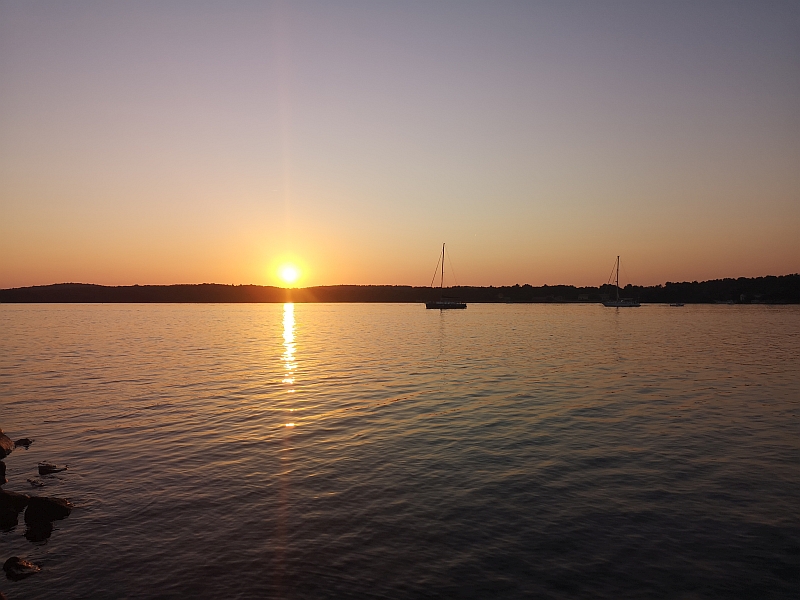 Sonnenuntergang über der Bucht von Pula