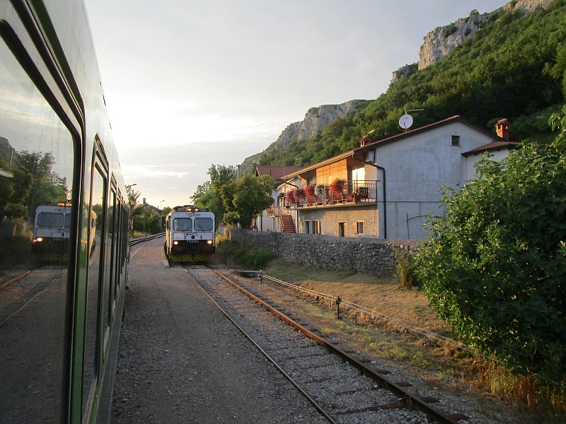 Zugkreuzung im Bahnhof Buzet