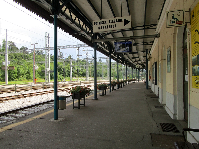 Hausbahnsteig in Postojna