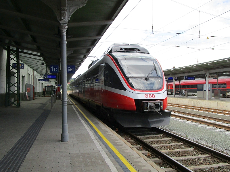 Talent-Triebzug im Bahnhof St. Veit an der Glan