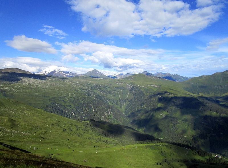 Spaziergang an der Bergstation der Stubnerkogelbahn