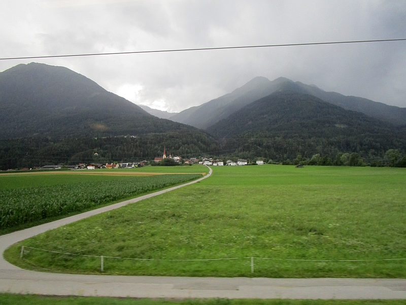 Blick aus dem Zugfenster im Unterinntal