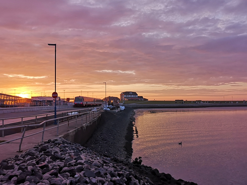Sonnenaufgang über der Mole von Dagebüll