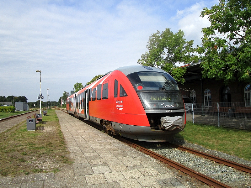 Desiro-Triebzug von Midttrafik im Bahnhof Skjern