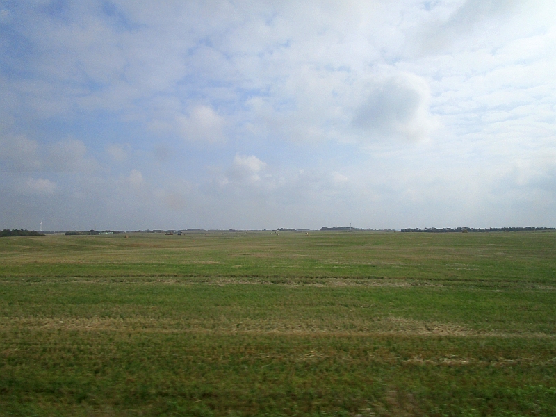 Blick aus dem Zugfenster bei der Fahrt durch Midtjylland