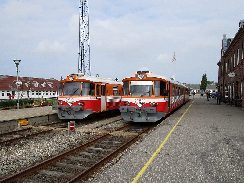 Kreuzung zweier Triebzüge im Bahnhof Lemvig